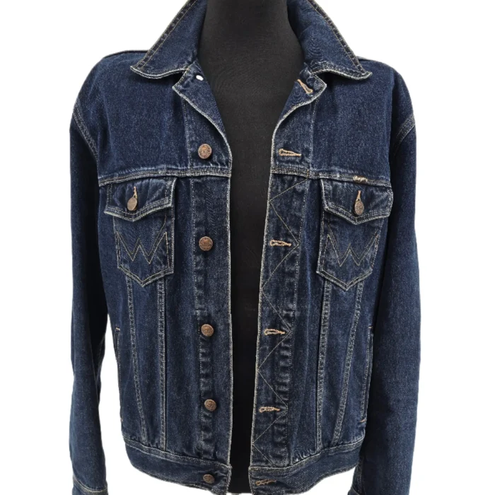 Vintage Jacket Wrangler in deep indigo blue with classic button closure and chest pockets