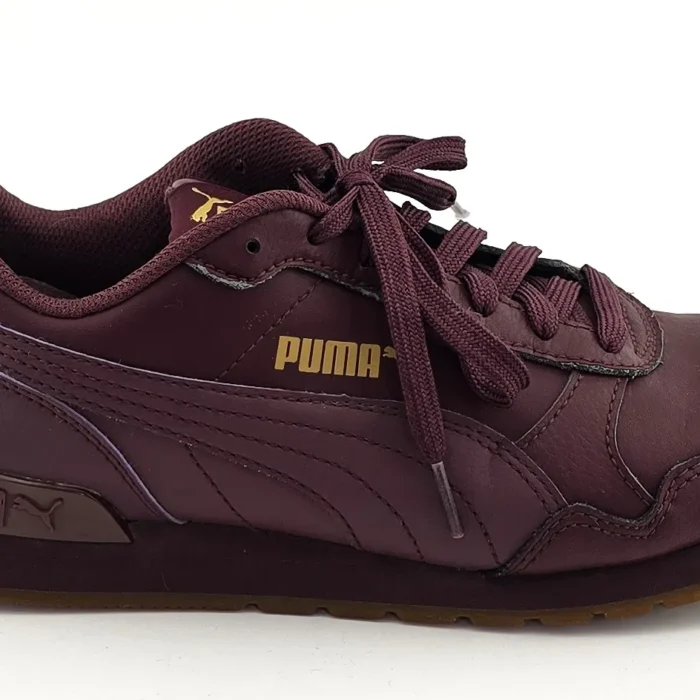 Bok bordowych sneakersów Puma z logo i skórzaną cholewką – styl vintage
