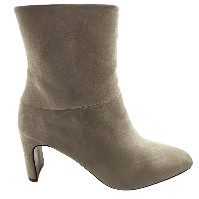 Beige suede vintage ladies shoes Girotti Milano with block heel – side view.