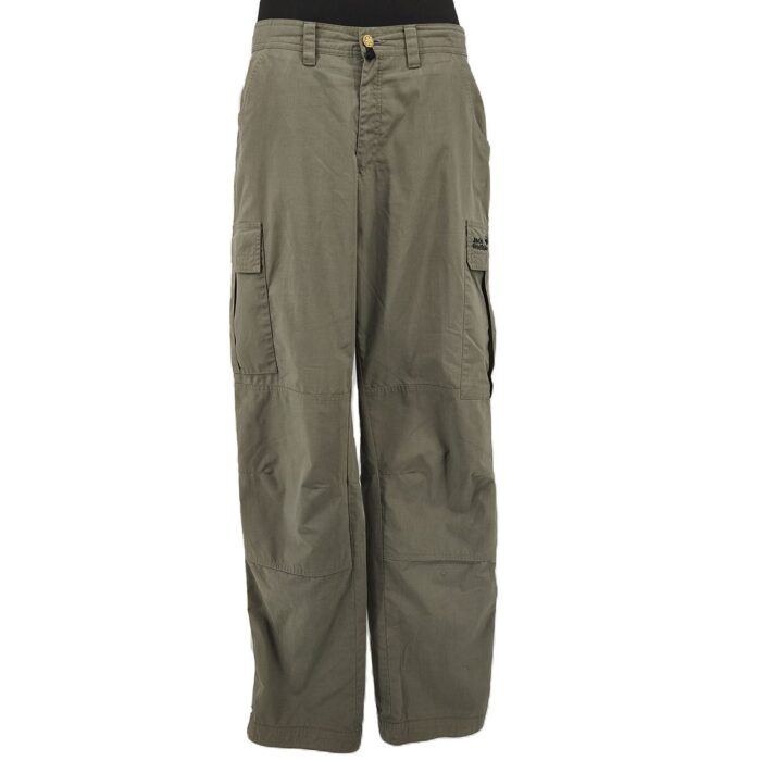 Front view of vintage Jack Wolfskin trousers with cargo pockets and relaxed fit.