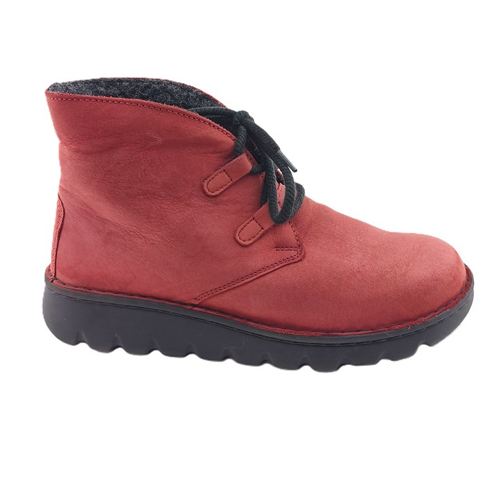alt="Red leather Vintage Boots Berkemann with black laces and sole"