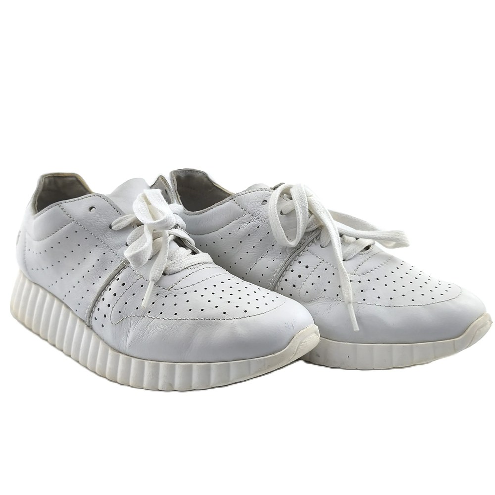 Apple of Eden Vintage Ladies Sport Shoes white Retro-2010s-style front angle chunky sole