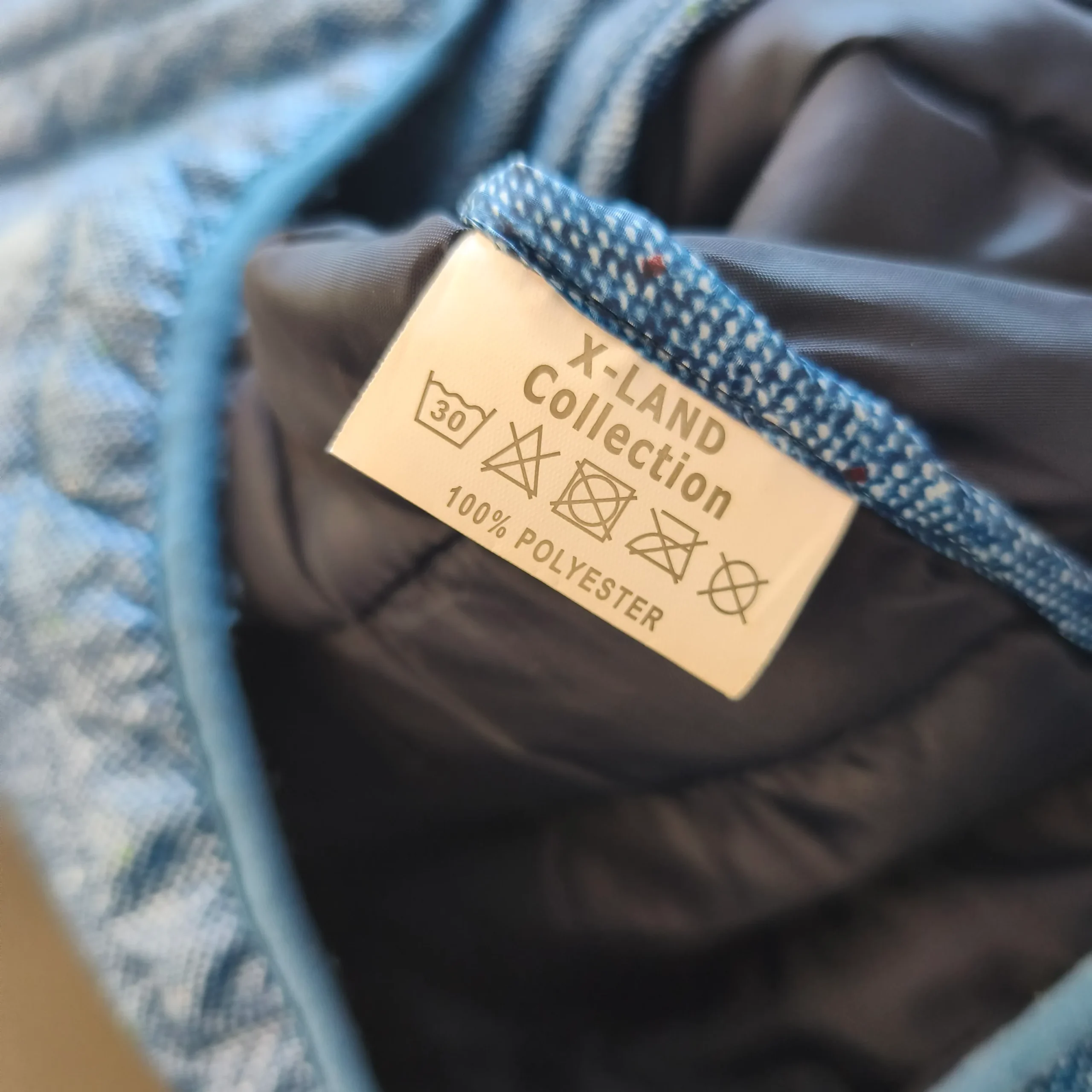 X-Land Vintage Men’s Lightweight Jackets Blue Retro-puffer-style denim-look outdoor jacket detail